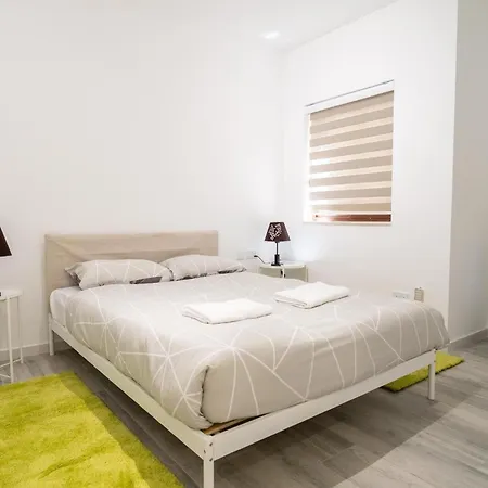 Hal Wardija In Qala, Gozo With Terrace, Pool & Bbq *