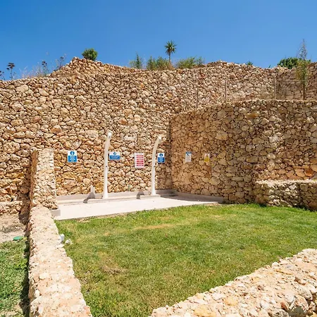 Hal Wardija In Qala, Gozo With Terrace, Pool & Bbq Lejlighed