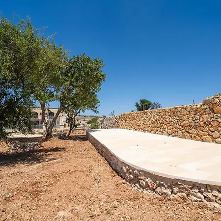 Hal Wardija In Qala, Gozo With Terrace, Pool & Bbq Lejlighed