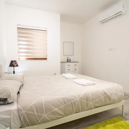 Hal Wardija In Qala, Gozo With Terrace, Pool & Bbq Appartamento *